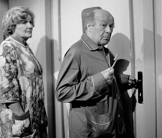 Bakaláři - Dveře - Z filmu - Jiřina Štěpničková, Bohuš Záhorský