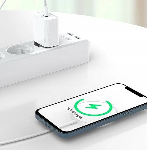 RYCHLÁ BEZDRÁTOVÁ INDUKČNÍ NABÍJEČKA pro Magsafe IPHONE 12 13 14 15 16 Stav balení originální
