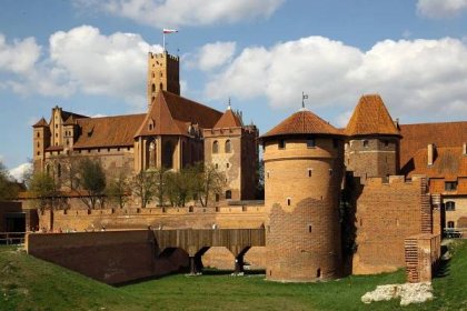 Největší hrad a cihlová stavba na světě nebyl nikdy dobyt, až Rudoarmějci jej téměř srovnali se zemí | archSPACE