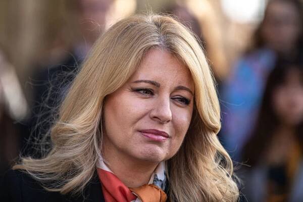 Obrazem: Čaputová v Česku kritizovala Fica. Večer šla s prezidentem Pavlem do kina