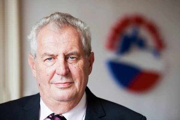 Zemanova dcera: Má nabídku k sňatku! Zeman přemýšlí o brokovnici