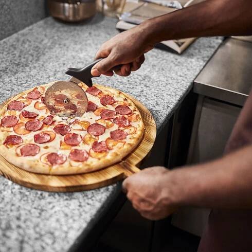 Chladicí stůl na pizzu PREMIUM - 1,4 x 0,7 m - se 3 dveřmi