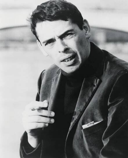 Jacques Brel, an immense musical star, but also an actor, director, seaman, pilot, philanthropist and Marquesan until the end of his life. © Everett Collection Inc / Alamy Stock Photo