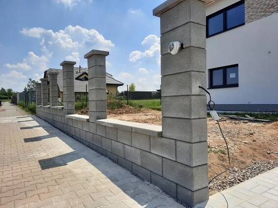 Oplocení , betonové ploty a opěrné zdi Kladno -