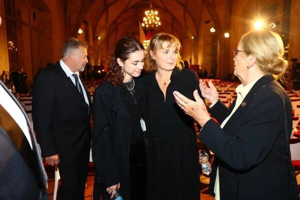 FOTO: Munzarová přišla s dcerou Annou, která jde v jejích šlépějích. – stránka 5