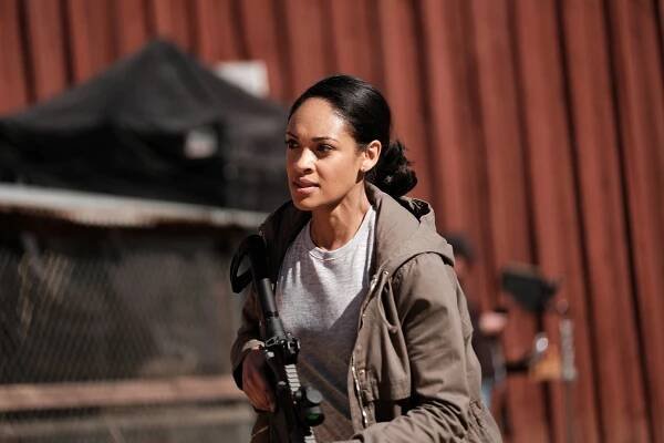 Odstřelovač - Sloužit je důležité - Z filmu - Cynthia Addai-Robinson
