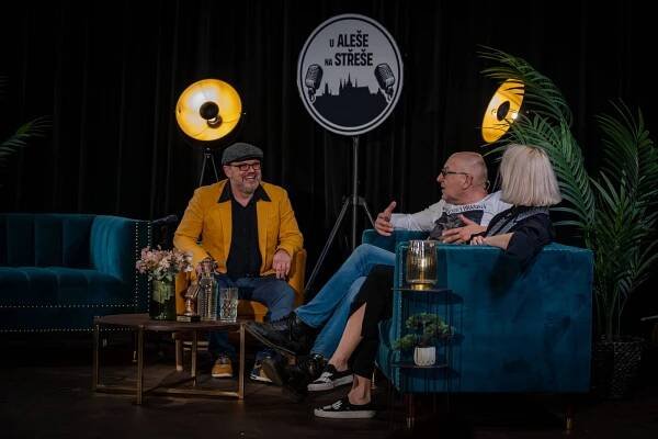 Talkshow U Aleše na střeše přivítala Janu Kratochvílovou s Jiřím Hrubešem, Lou Fanánka Hagena i Tondu Rauera