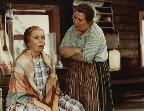Rita Polster, Ritva Valkama - Za spičkami - Z filmu