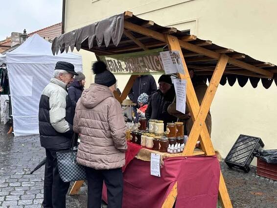 Trhy na Českobratrském náměstí v Mladé Boleslavi 8. prosince 2024.