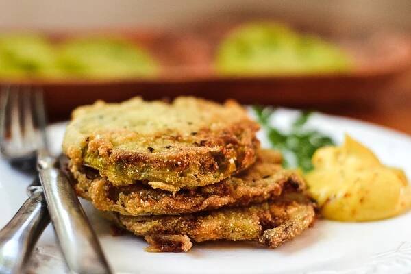 Zelená smažená rajčata plněná šafránovým aioli 8