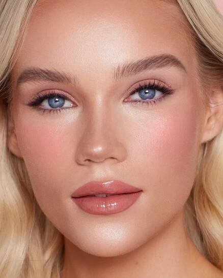 How To Get The Pillow Talk Look