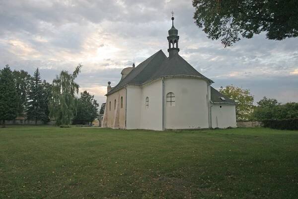 Soubor:Kostel sv. Barbory (Bakov nad Jizerou) 03.JPG