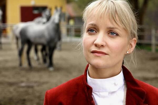 Das Glück dieser Erde - Gestüt in Gefahr - Z filmu - Eva Herzig