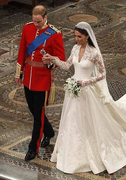 Kate Middleton si před zraky dvou miliard lidí bere za muže korunního prince Williama a stává se vévodkyní z Cambridge.