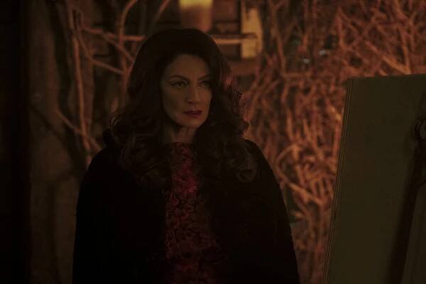 Sabrinina děsivá dobrodružství - Kapitola třináctá: Umučení Sabriny Spellmanové - Z filmu - Michelle Gomez