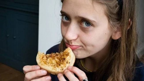 American woman says she wants to leave UK over small portion sizes and crumpets