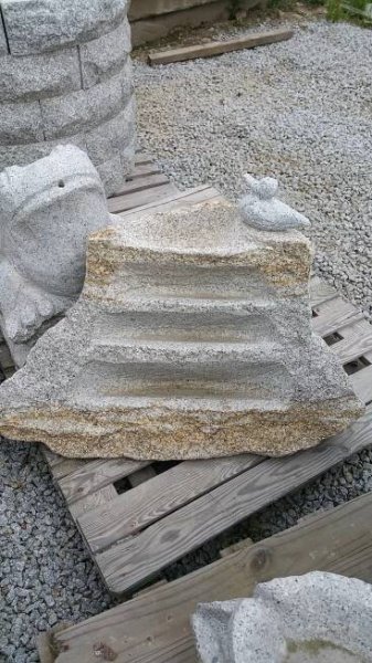 Gartenmoebel, Mauerstein, Steintisch, Feuerstelle, Feuer im Garten, Feuertisch, Findlinge zum Garten, Produkte aus Findlingen