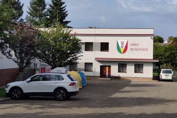 Bušovice - obecní úřad foto 1