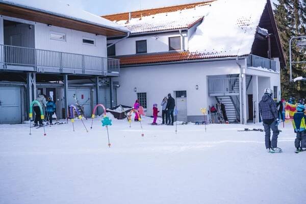 Mikulčin vrch - Ski Centrum Bílé Karpaty - sjezdovky a sníh