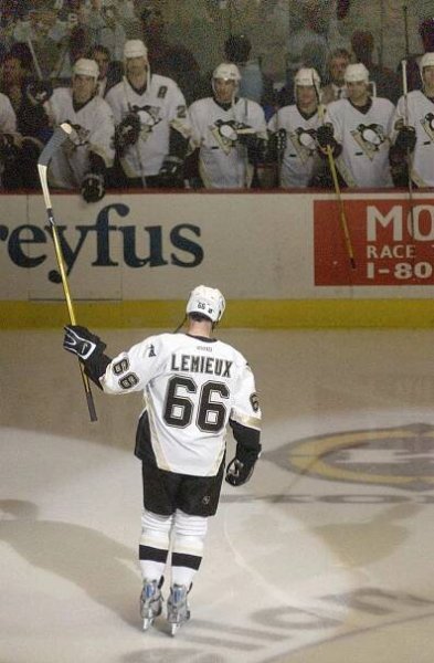 Strhující příběh kanadské legendy NHL. Před 15 lety Mario Lemieux skončil s hokejem
