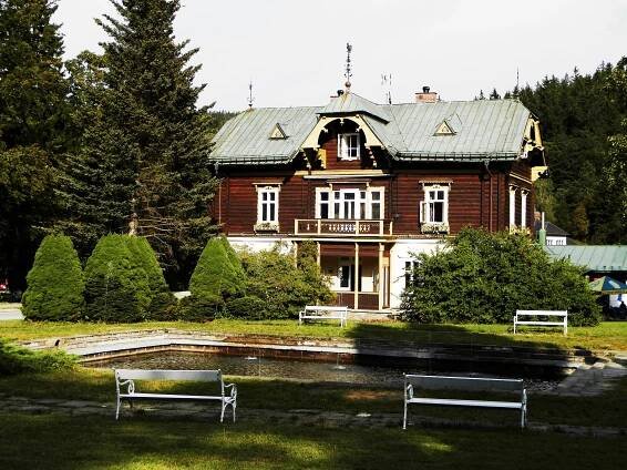 Soubor:Villa Eugen (dříve Šárka).jpg – Wikipedie