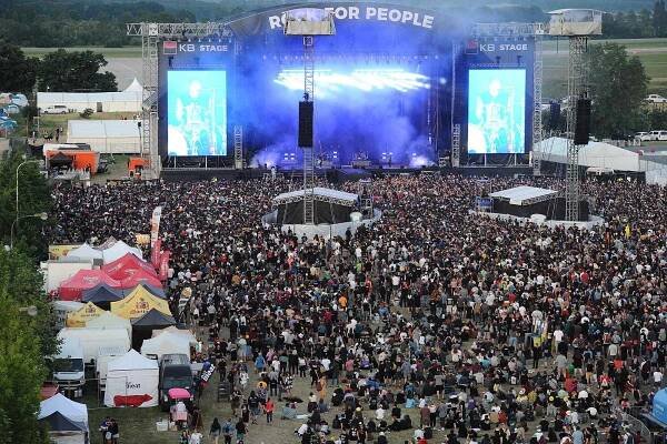 Z 27. ročníku multižánrového hudebního festivalu Rock for People na bývalém letišti u Hradce Králové.