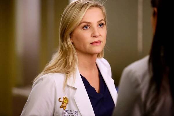Jessica Capshaw stars on an episode of 'Grey's Anatomy' in 2017