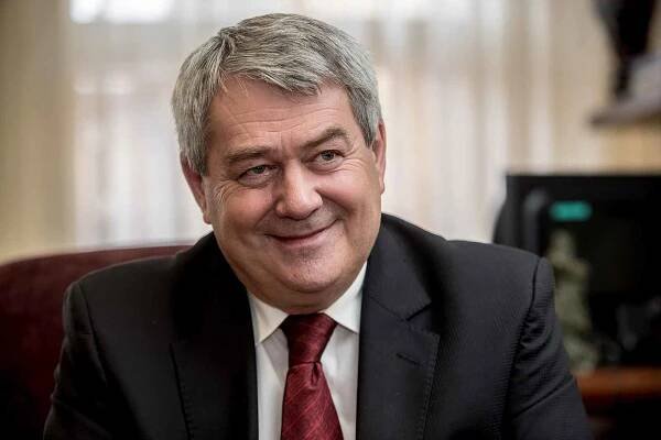 Komunisté svolají mimořádný sjezd. Filip nebude obhajovat post předsedy