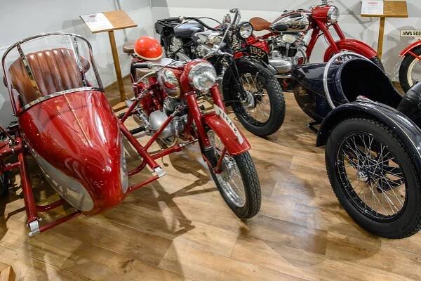 Muzeum historických vozů a motocyklů Reincars - Jednou stopou Českem
