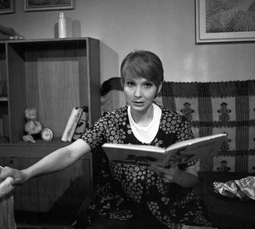Bakaláři - Prkno - Z filmu - Daniela Kolářová