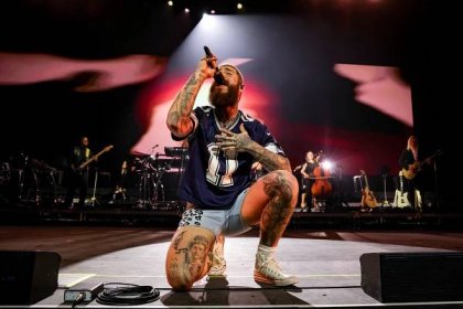 Post Malone Fontainebleau Las Vegas New Year's Eve Show Setlist, Pics
