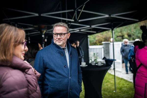 ÚOCHB odhalil pamětní desku věnovanou letci RAF a spisovateli Richardu Husmannovi alias Filipu Jánskému 