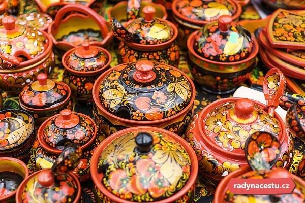 TOP 8 suvenýrů z Ruska: japonské matrjošky, sovětské skalpy, vodka a měkoučké valenki i ušanky | Magazín Radynacestu.cz