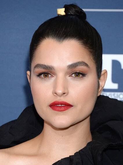 Eve Harlow - Actress