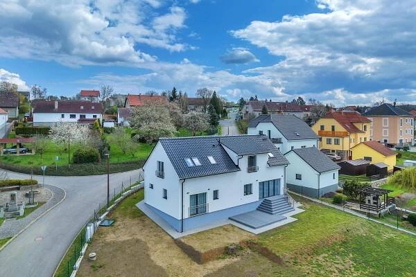 PRODÁNO - Stašov, okr. Beroun - novostavba RD 5+kk (218,25 m2), garáž, dvě – Radek Pajič | Reality Praha