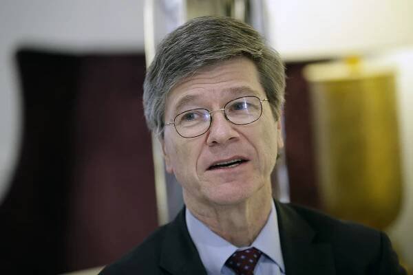 Profesor Jeffrey Sachs z Kolumbijské univerzity | iROZHLAS - spolehlivé zprávy