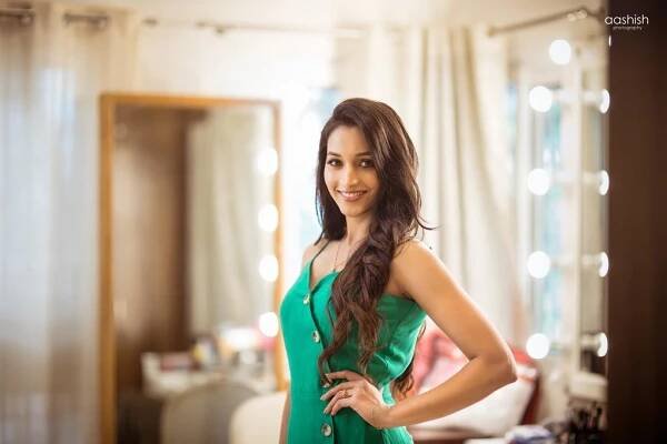 Srinidhi Shetty 112+ Beautiful photos, Wiki, Age, Biography, and Movies - Filmi tamasha