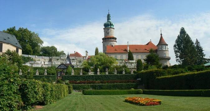 Zámek Nové Město nad Metují, panoramatický pohled ze zahrady