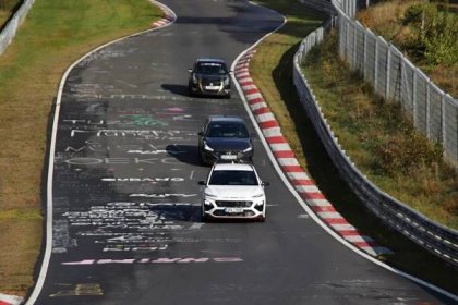 Legendární okruh Nürburgring vypsal termíny turistických jízd pro letošní rok. Pozor ale na pravidla provozu