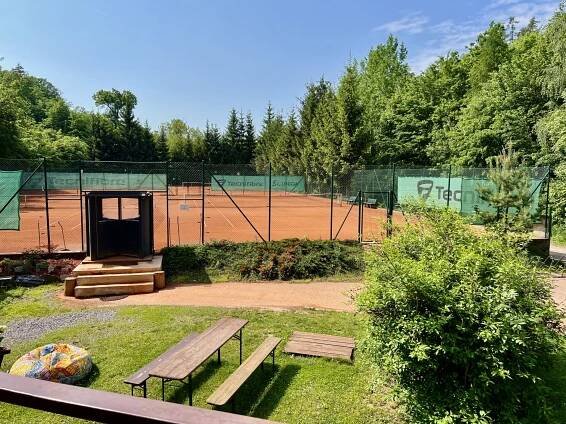 Příznivci tenisu – znáte tenisový areál Tenis u lomu? | www.coolbrnoblog.cz