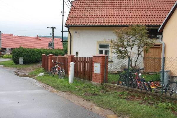 Chlumany vzala voda ze dvou stran