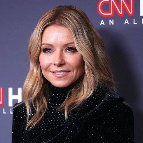 Kelly Ripa Cut Her Own Hair With Kitchen Scissors