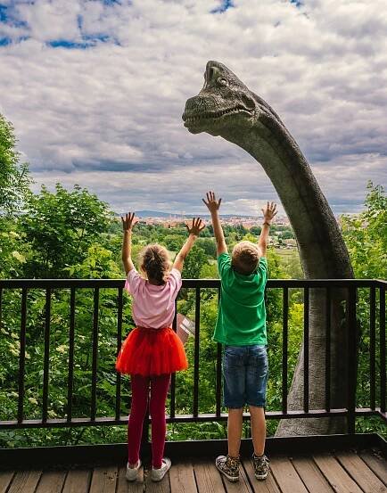 V DinoParku se nově prochází stegosaurus! - Rodinné výlety
