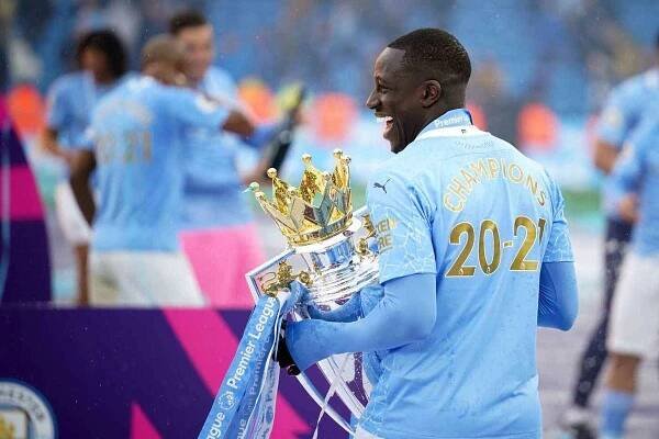 Nepříjemnost pro Manchester City. Mendy uspěl u soudu, od klubu má dostat stovky milionů