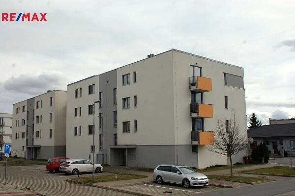 Pronájem Byt 1+kk, U hřiště, Velký Osek, okres Kolín