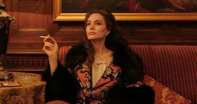 Angelina Jolie jako řecká operní diva Marie Callas v posledních sedmi dnech života • Filmožrouti.cz