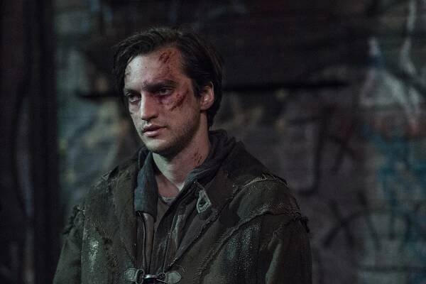 Prvních 100 - Stealing Fire - Z filmu - Richard Harmon