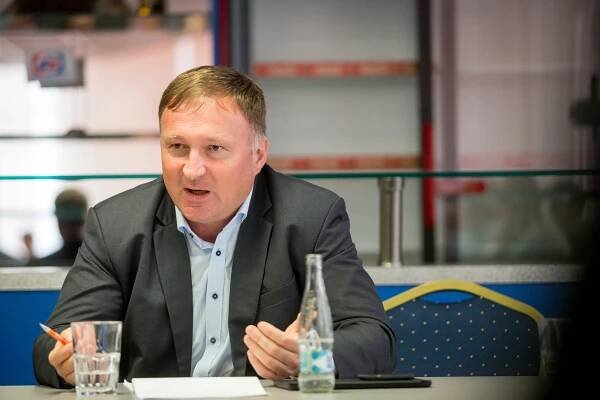 Poslanec ODS dovezl roušky z Číny sám. Situ...