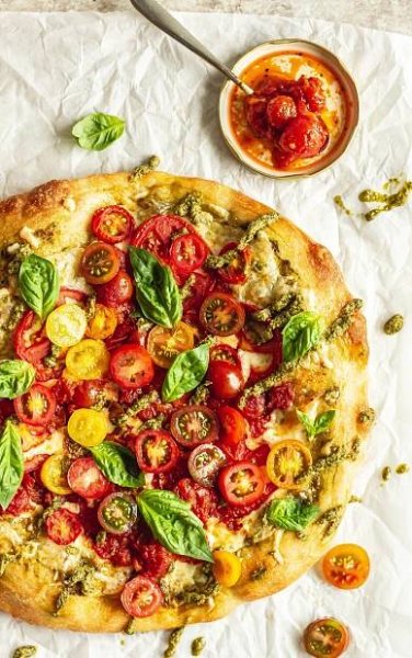pesto tomato pizza-6.jpg