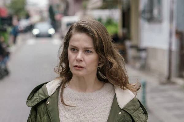 Camdaki Kız - Episode 29 - Z filmu - Burcu Biricik